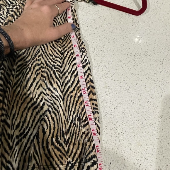 Super cute halter jumper in animal print. - Picture 8 of 8